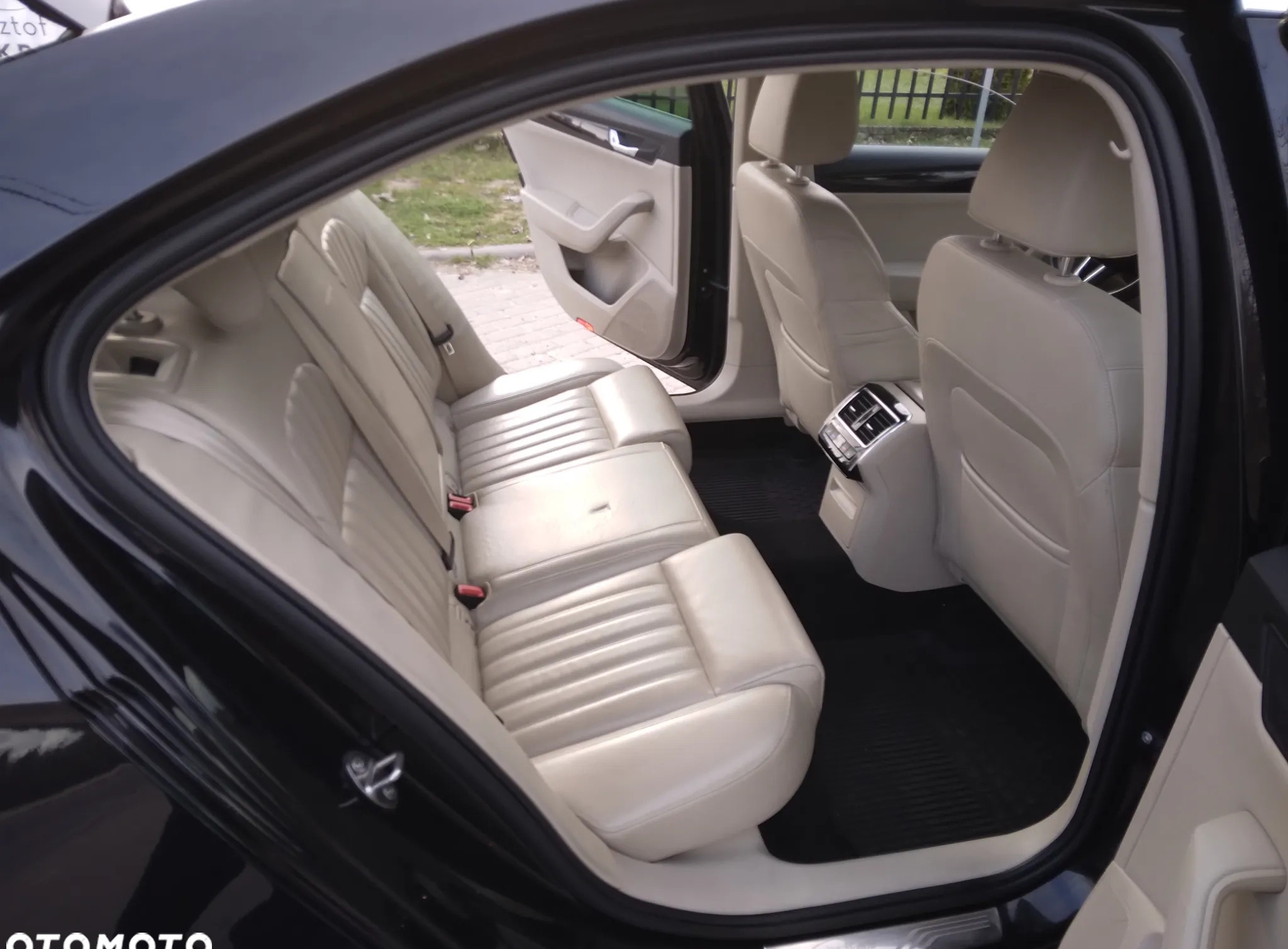 Skoda Superb cena 66900 przebieg: 330000, rok produkcji 2017 z Brzeziny małe 379